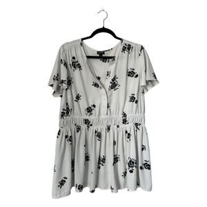 Torrid Top Size 1X White Black Floral Babydoll Flutter Sleeve Georgette Blouse